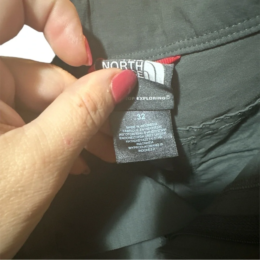 EUC - The North Face Men’s Horizon Utility Shorts - size 32 - Asphalt Gray